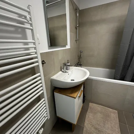 Appartement Amazing 1br & 1lr Very
